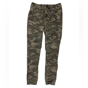 American Eagle Size 6 Regular Next Level Stretch Camo Jogger